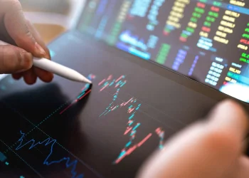 Technical vs. Fundamental Analysis: Which is Better for Trading?